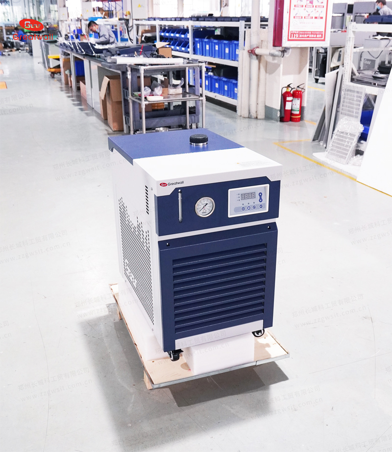 循環(huán)冷卻器側(cè)視圖 循環(huán)冷卻器側(cè)視圖